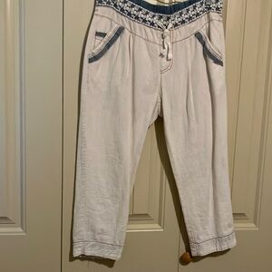 Off white cream Floral Trim Capris